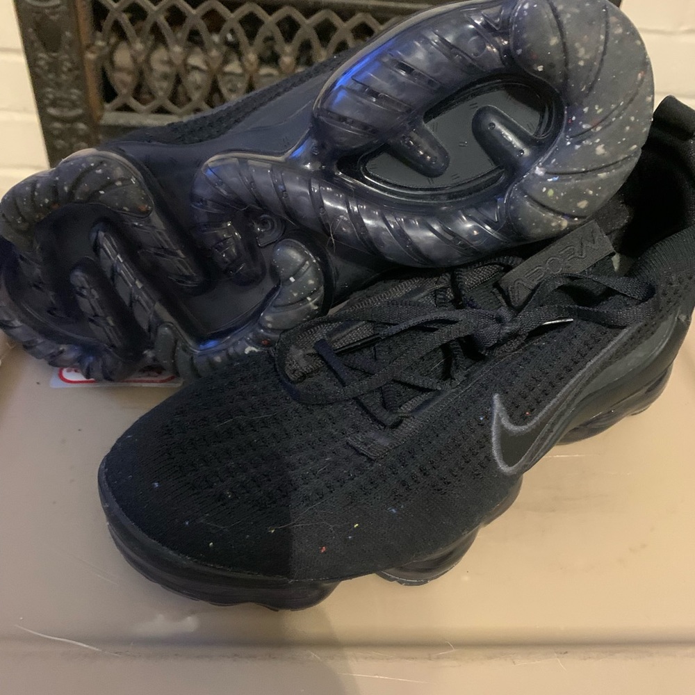 Nike Vapomax - Picture 2 of 4